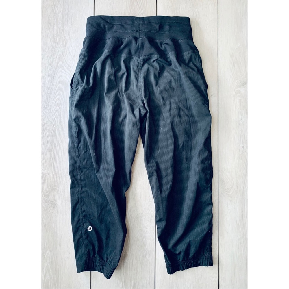 Lululemon Dance Studio Crop Black Size 2 - Picture 7 of 7